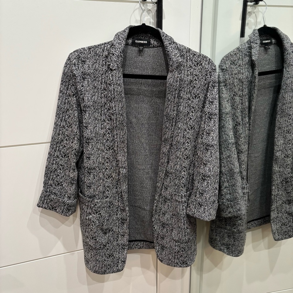 Express Women's black and white stretchy blazer